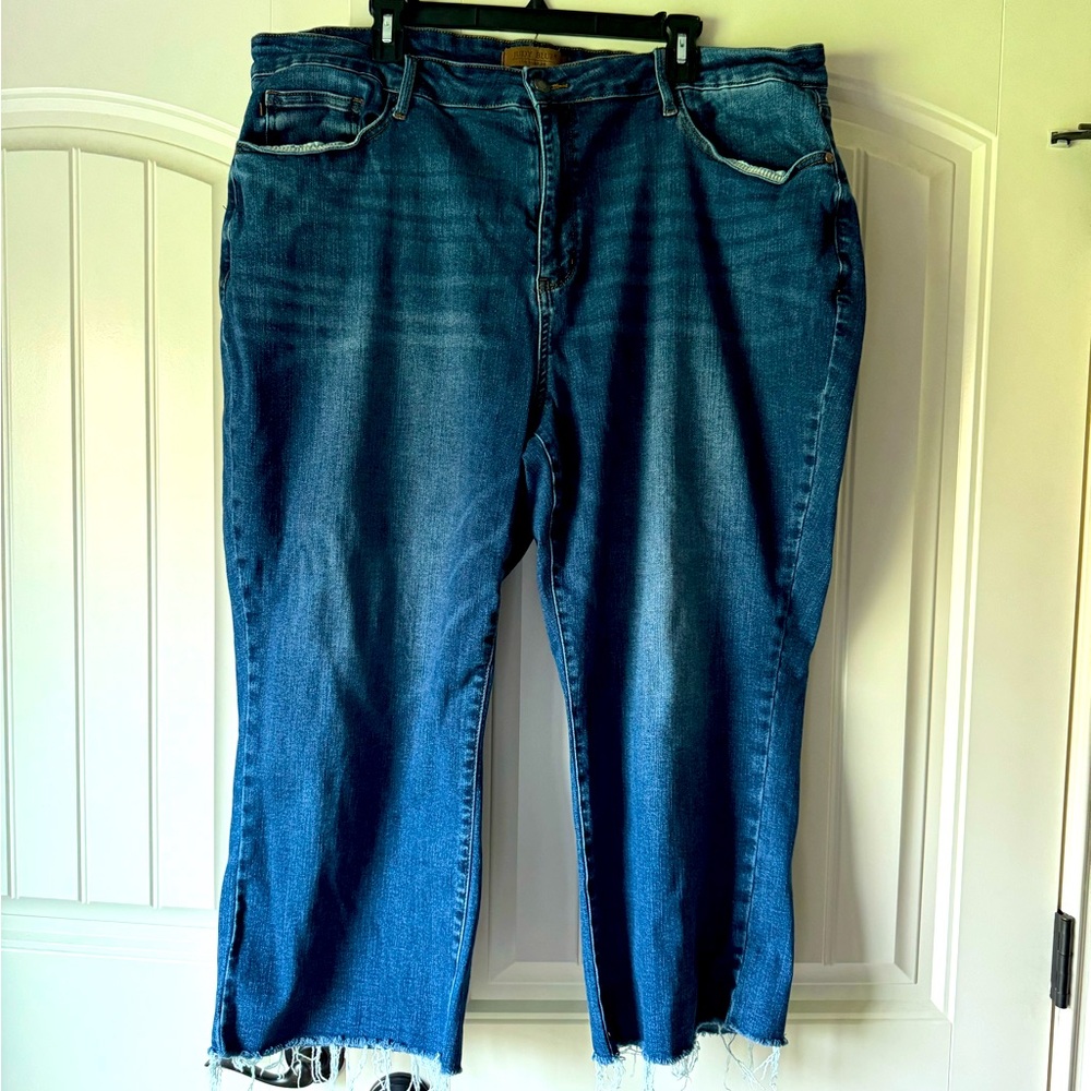Judy Blue wide leg cropped
Jeans